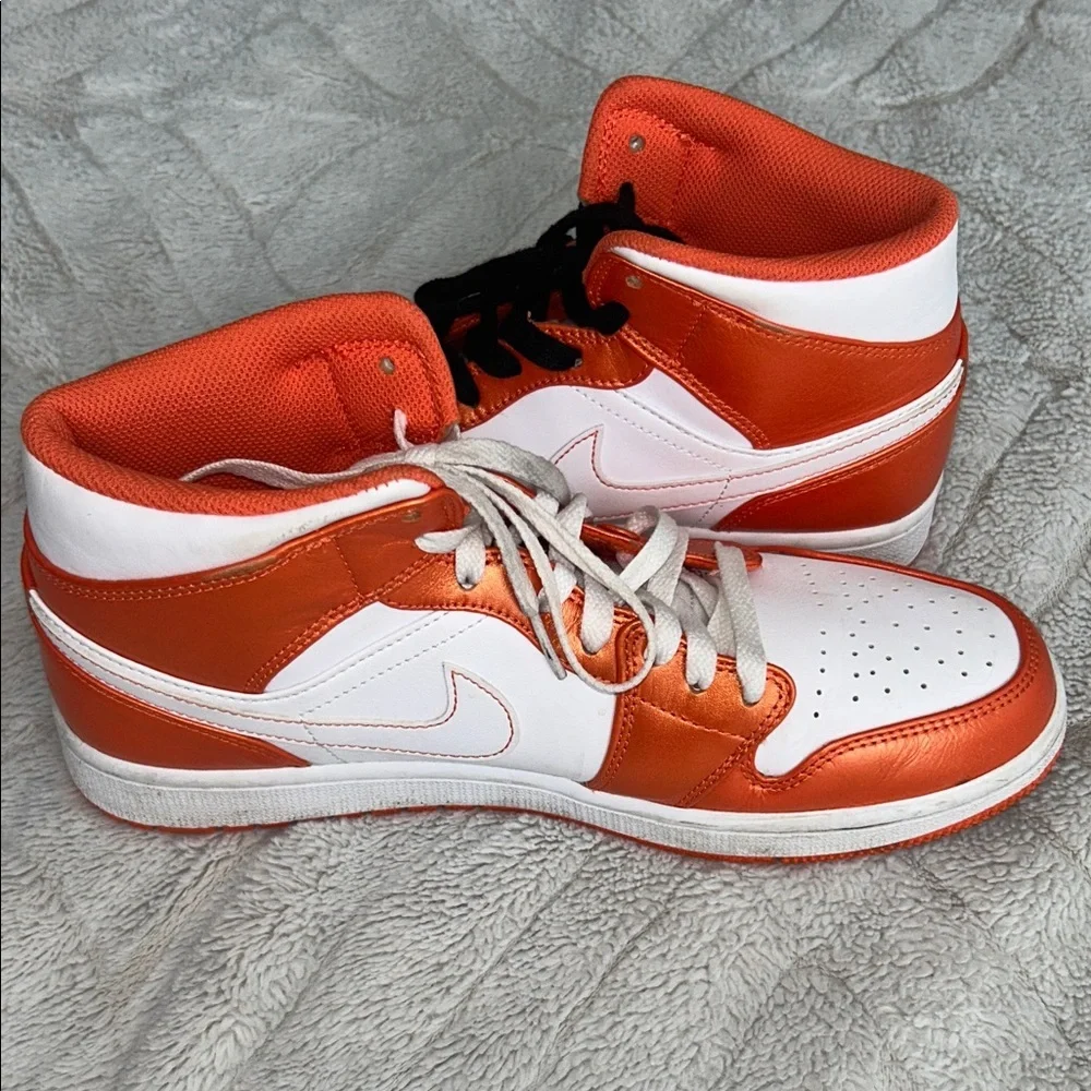 Nike Air Jordan 1 Mid SE Electro Orange Men’s Size 9.5